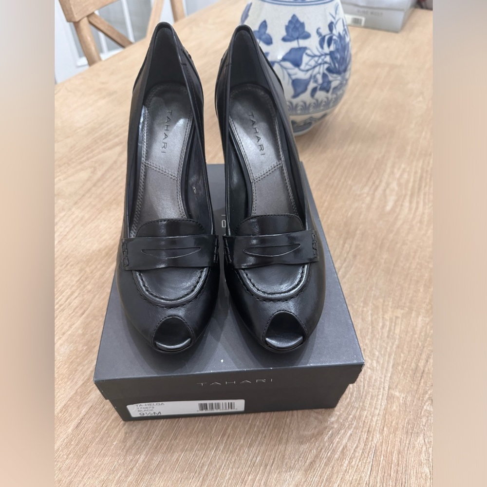 Tahari black open toe heeled loafer size 9.5